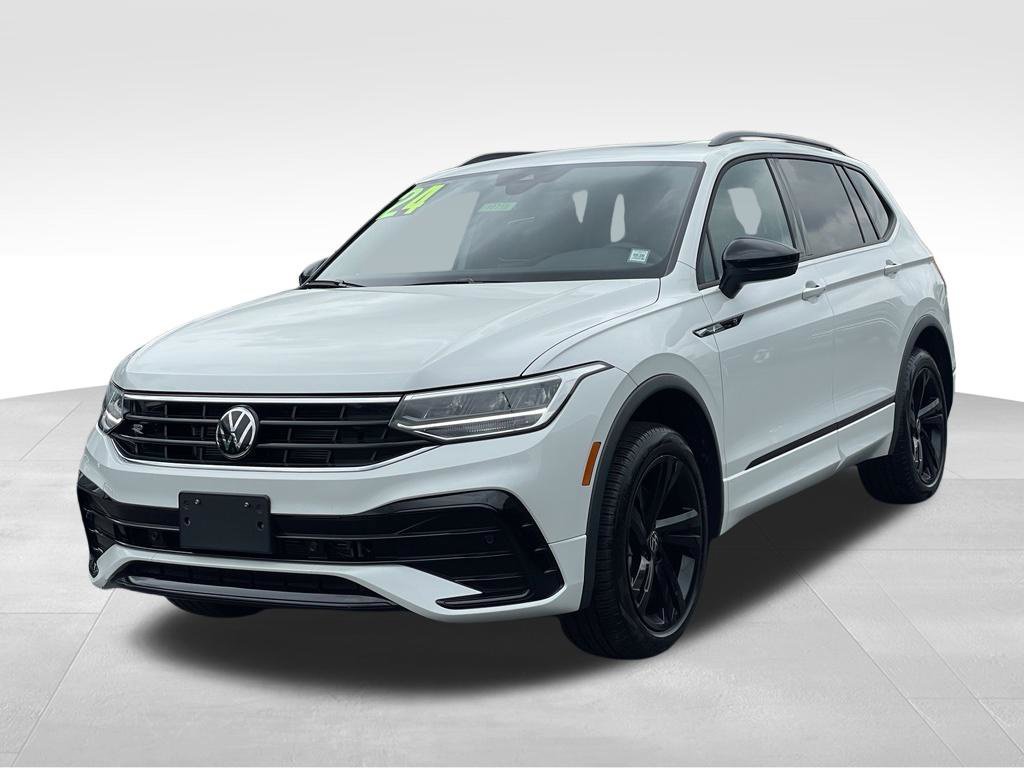 Used 2024 Volkswagen Tiguan SE R-Line AWD/4WD image 2