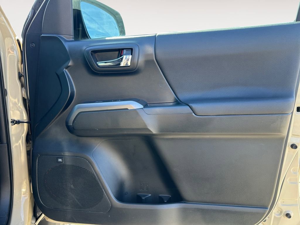 Used 2016 Toyota Tacoma TRD Off-Road AWD/4WD image 25
