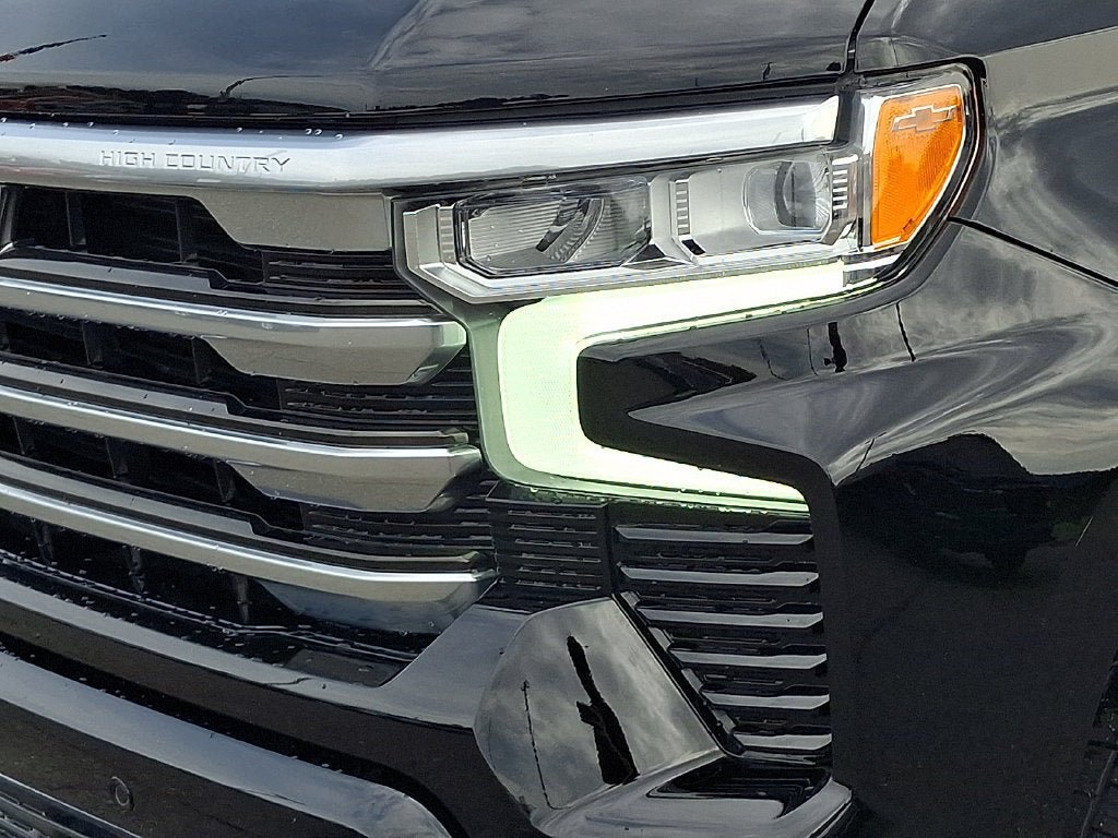 Used 2023 Chevrolet Silverado 1500 High Country w/ High Country Premium Package AWD/4WD image 9