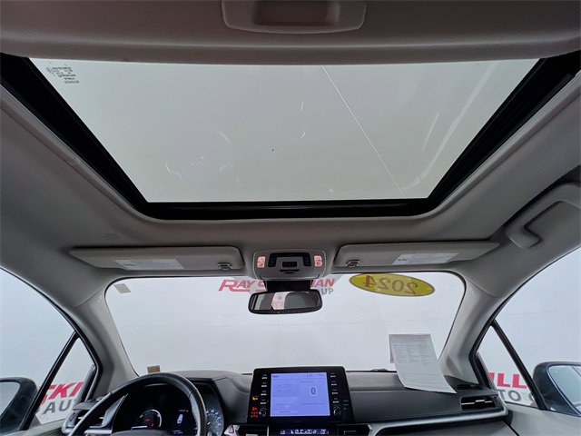 Used 2024 Toyota Sienna XLE image 25