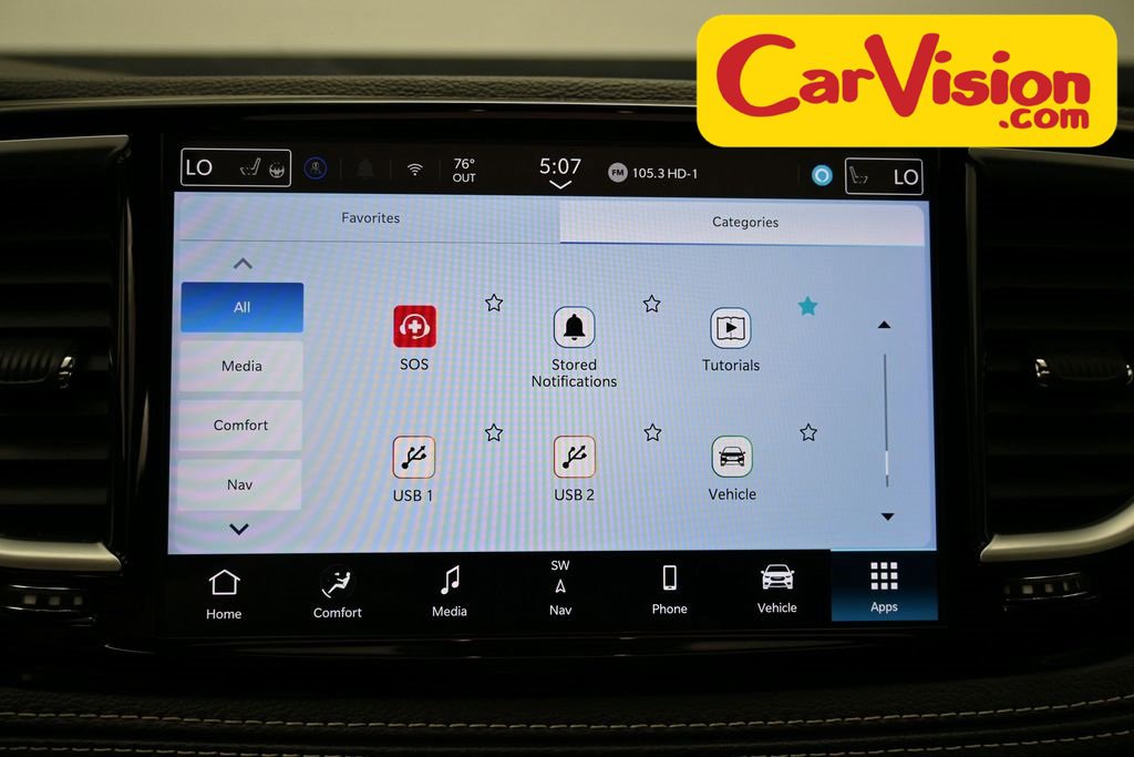 Used 2025 Chrysler Pacifica Limited image 29