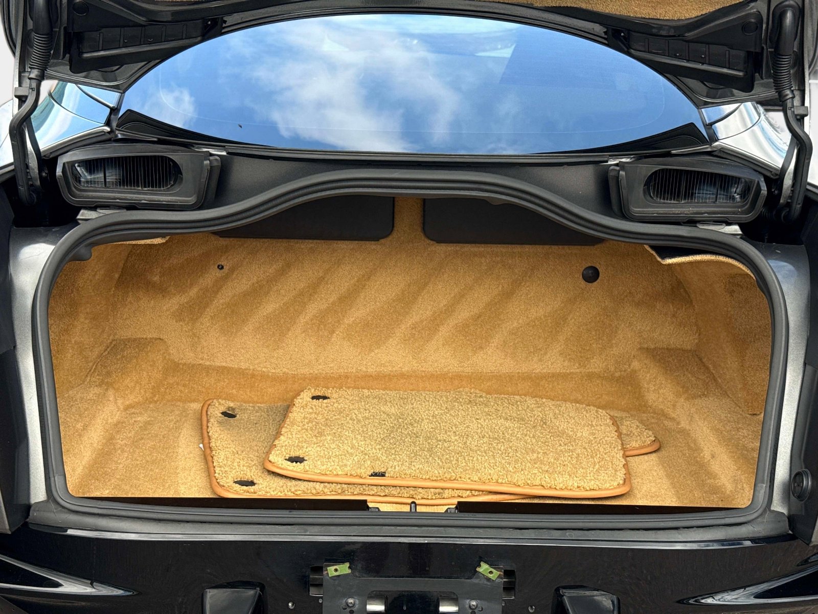 Used 2017 Aston Martin DB11 V12 image 11