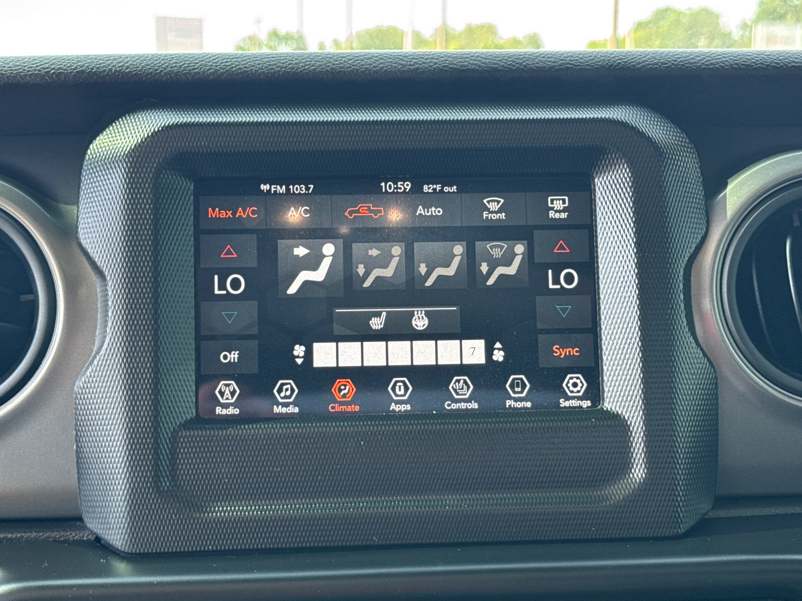 Used 2023 Jeep Gladiator Sport AWD/4WD image 12