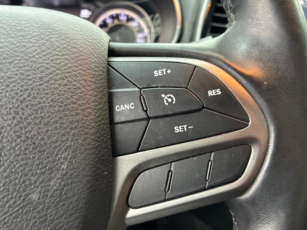 Used 2019 Jeep Cherokee Limited AWD/4WD image 14