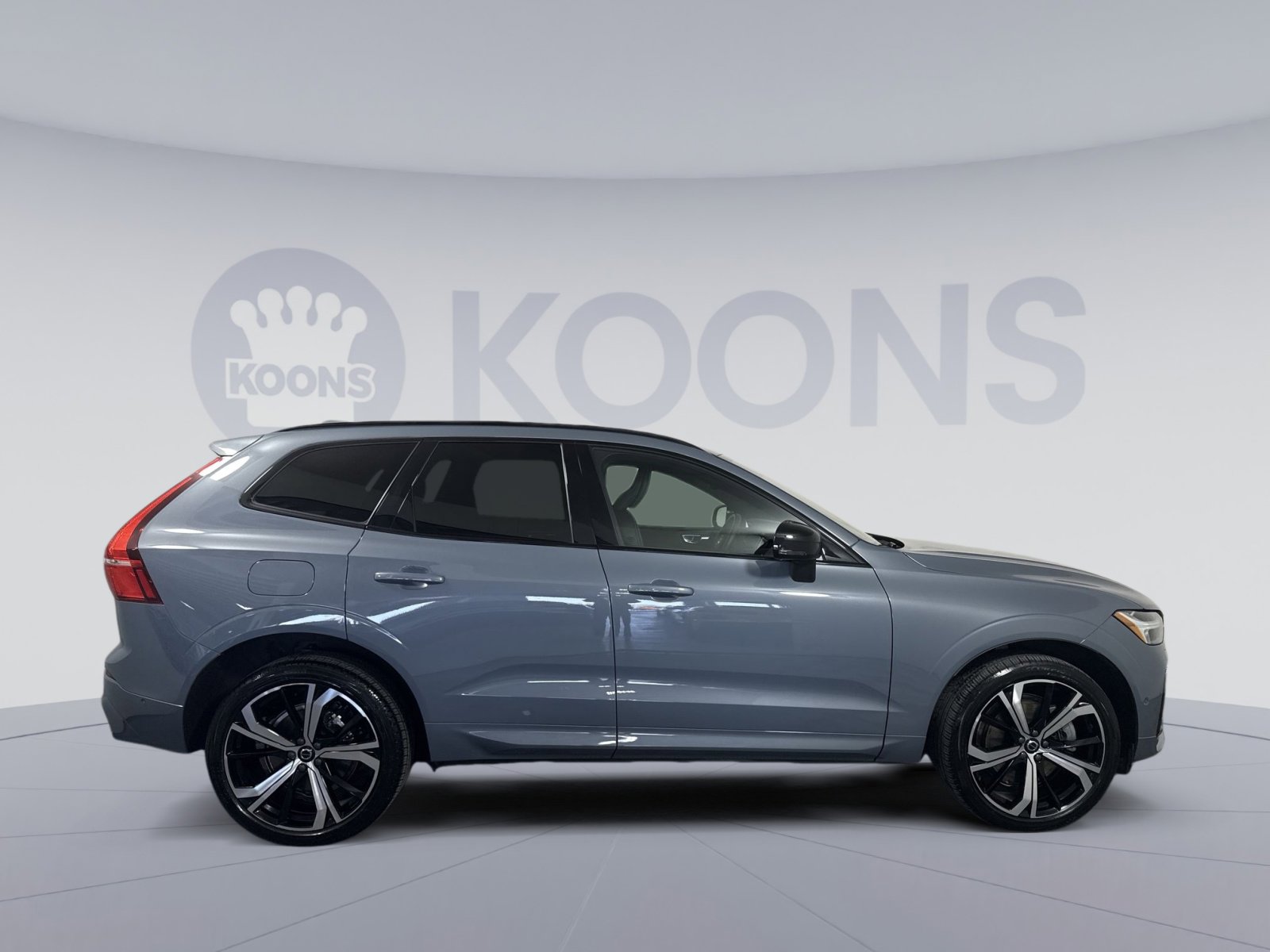 Used 2023 Volvo XC60 B5 Ultimate w/ Climate Package image 8