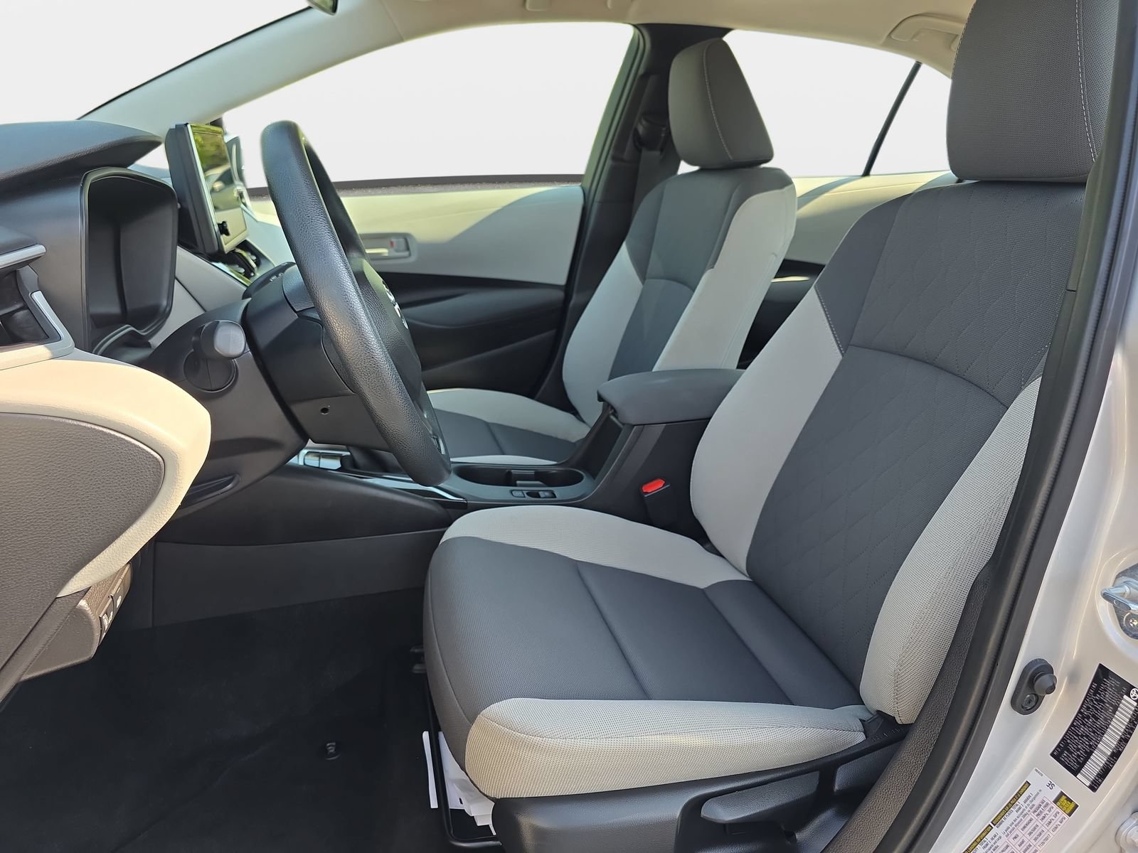 Used 2025 Toyota Corolla LE FWD image 14