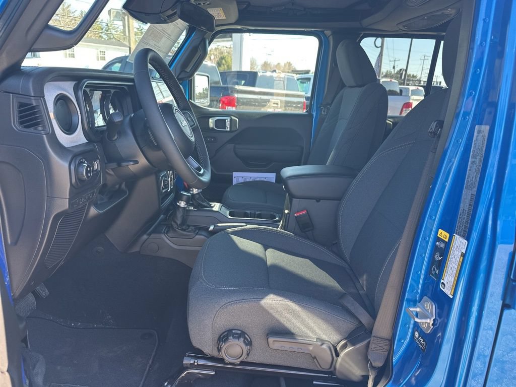 New 2026 Jeep Gladiator Sport AWD/4WD image 11