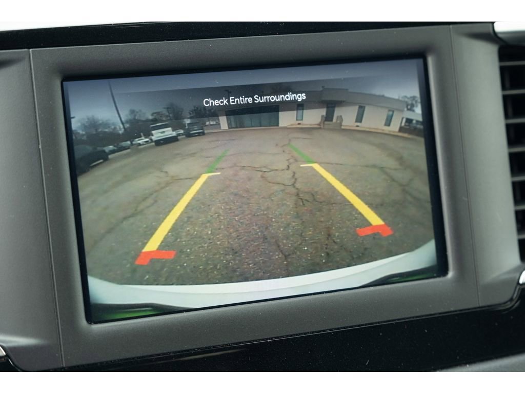 Used 2023 Chrysler Voyager LX image 25