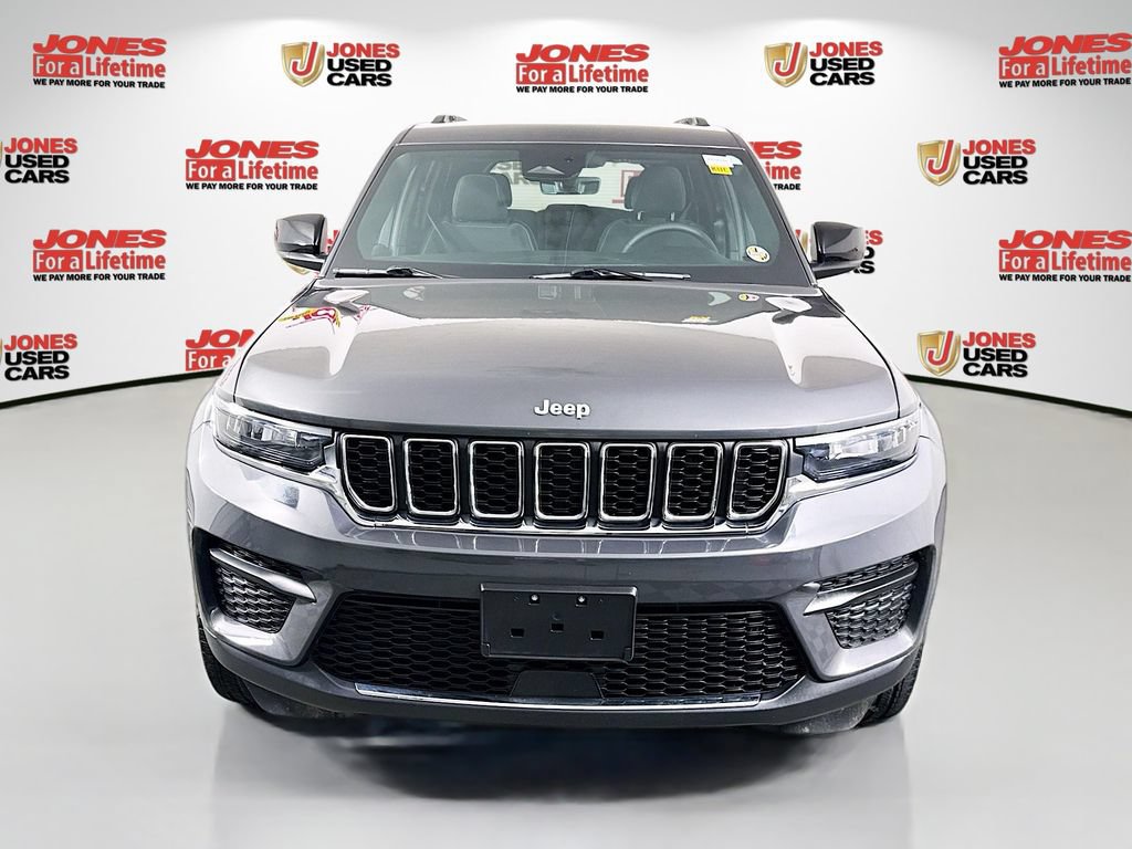 Used 2025 Jeep Grand Cherokee Laredo w/ MOPAR Finishing Package AWD/4WD image 11