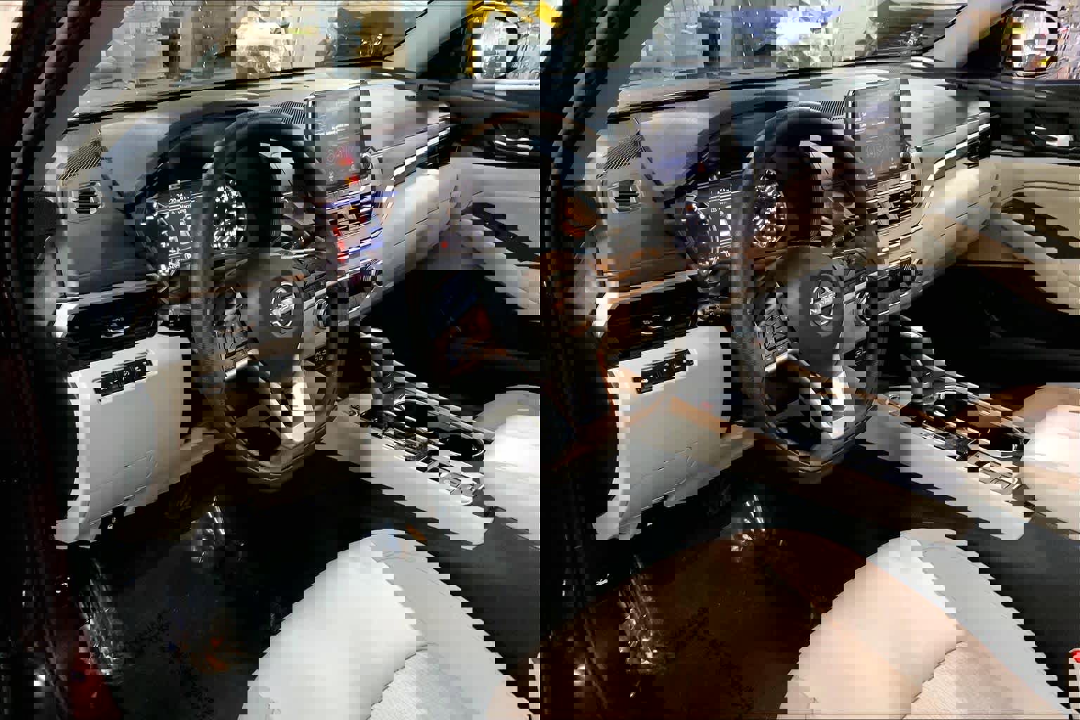 Used 2024 Nissan Altima 2.5 SV image 18