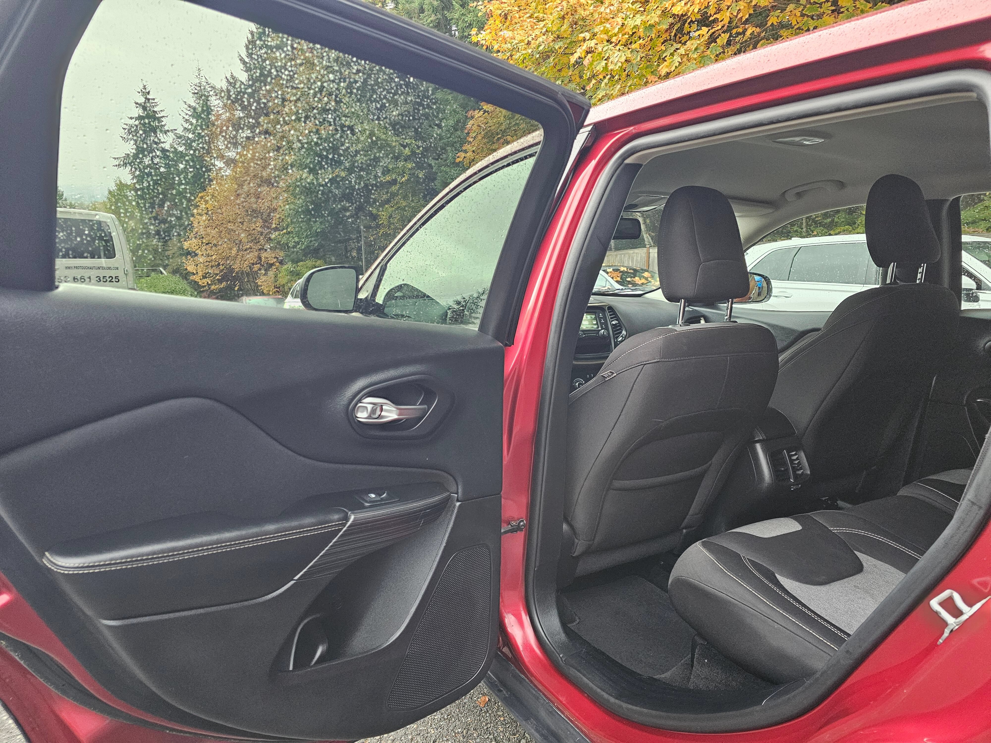 Used 2014 Jeep Cherokee Sport AWD/4WD image 19