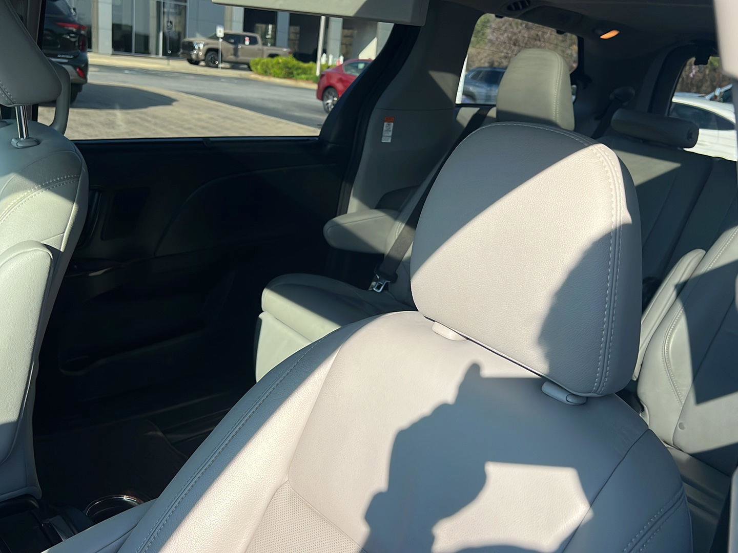 Used 2018 Toyota Sienna Limited Premium image 31