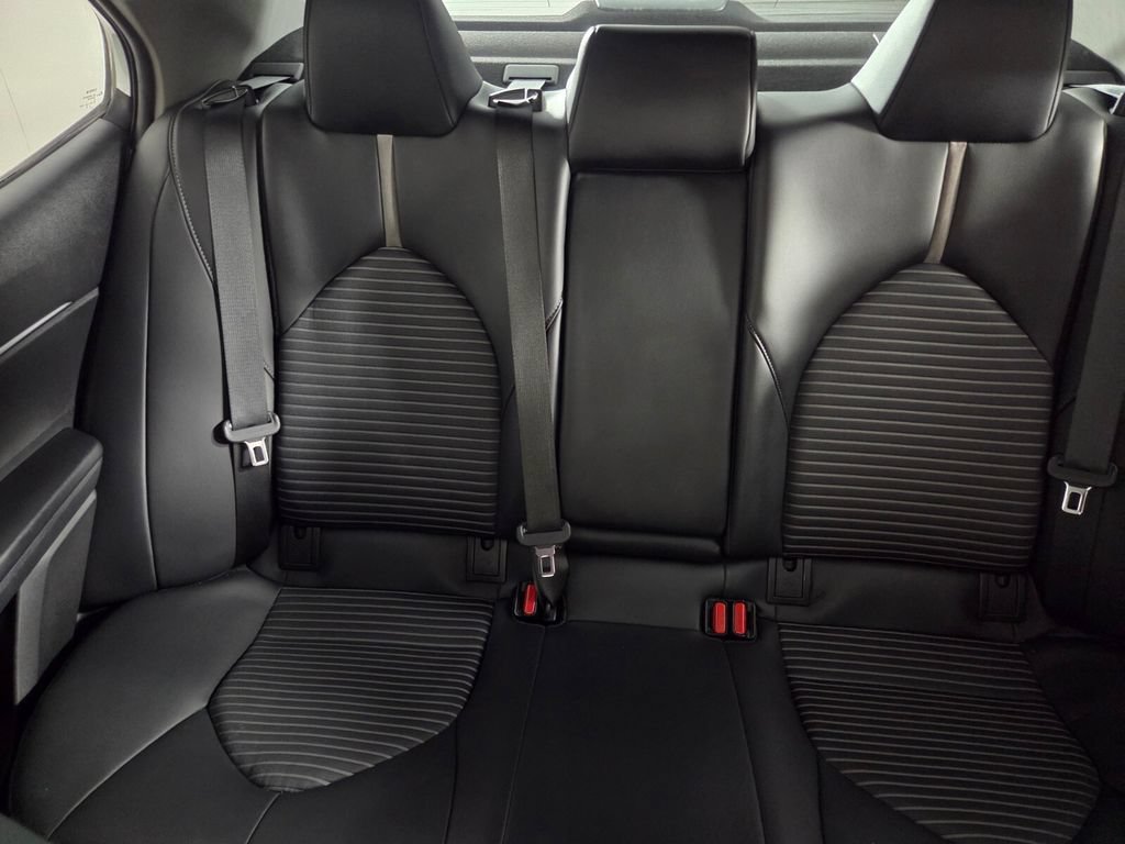 Used 2022 Toyota Camry SE FWD image 23