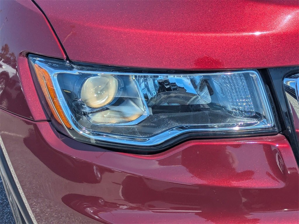 Used 2022 Jeep Grand Cherokee Laredo X image 9