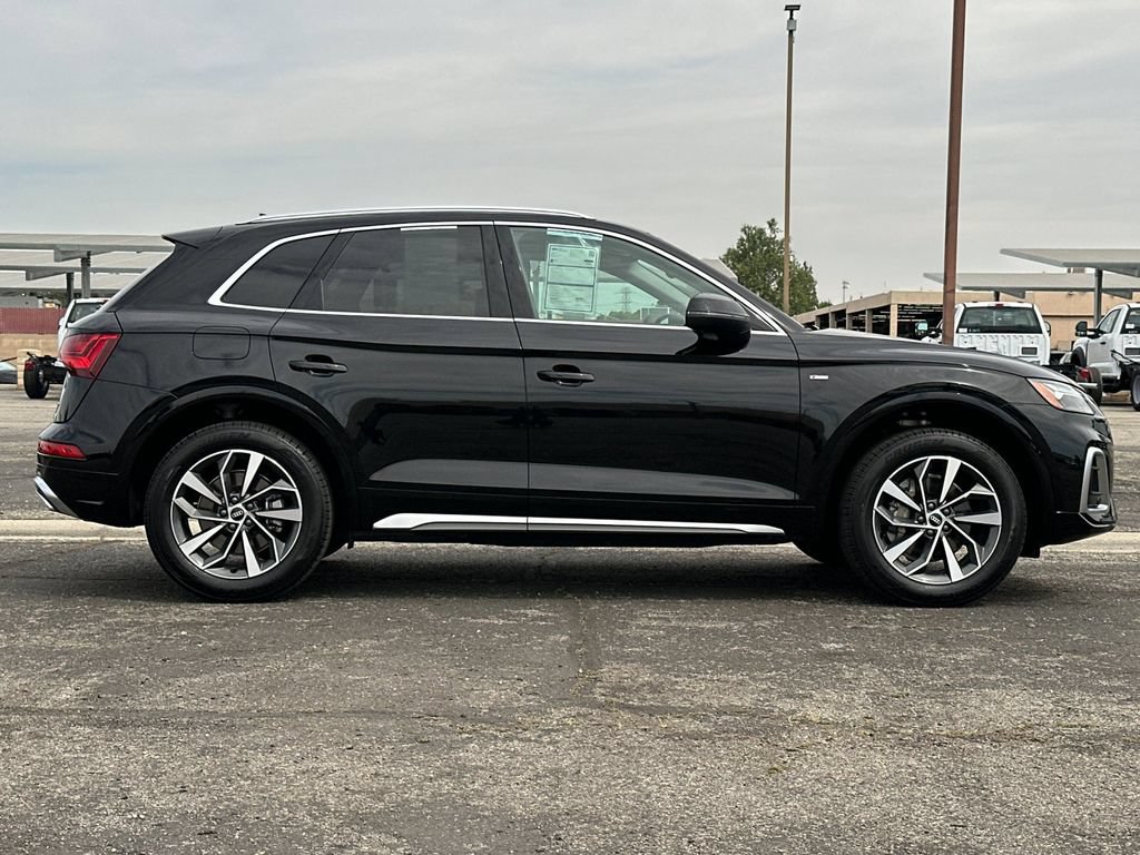 Used 2022 Audi Q5 2.0T Premium w/ Convenience Package AWD/4WD image 2