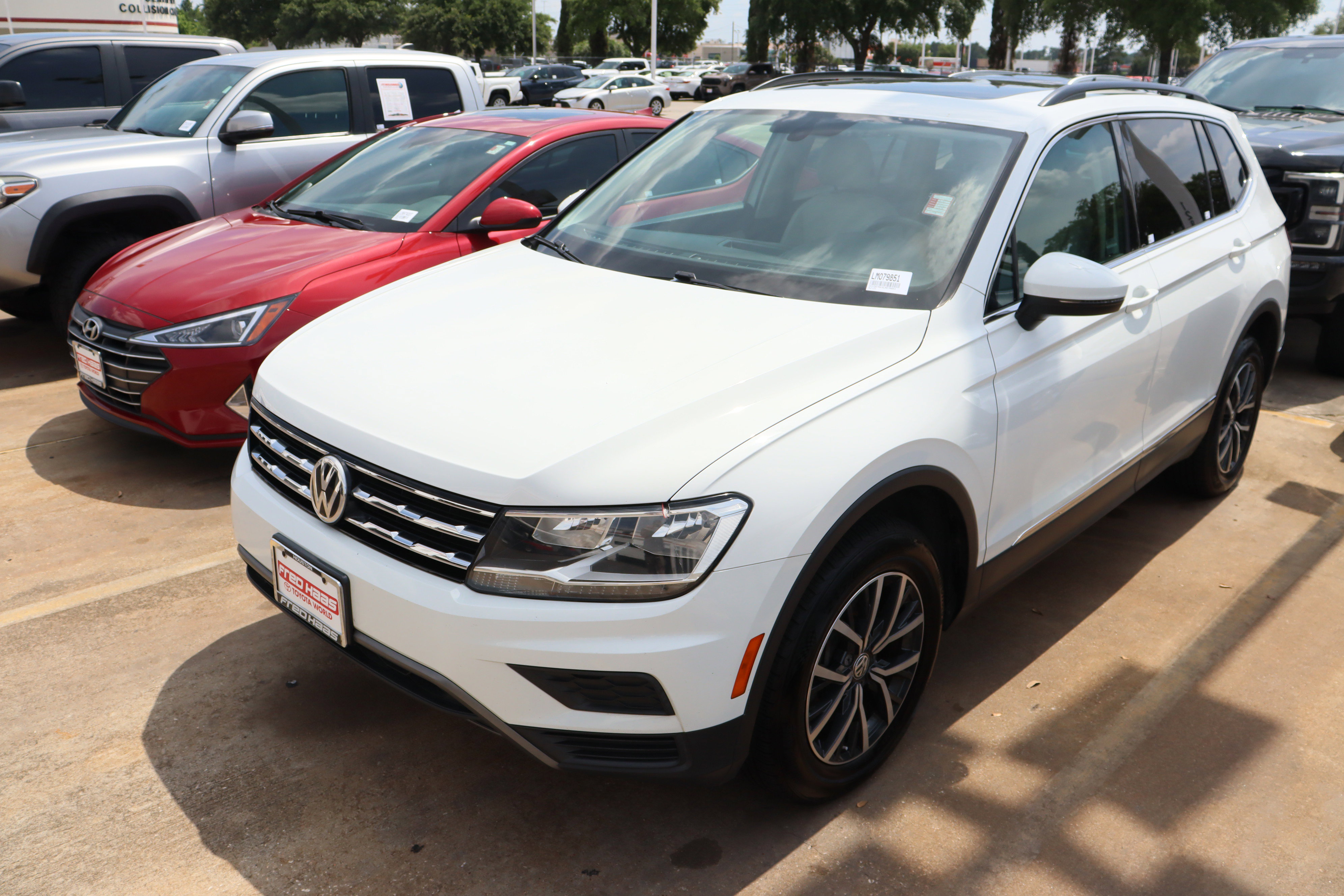Used 2020 Volkswagen Tiguan SE w/ Panoramic Sunroof Package AWD/4WD image 6