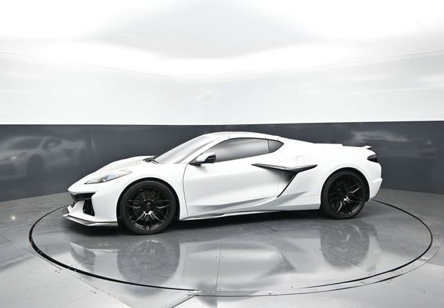 Used 2023 Chevrolet Corvette Z06 RWD image 3