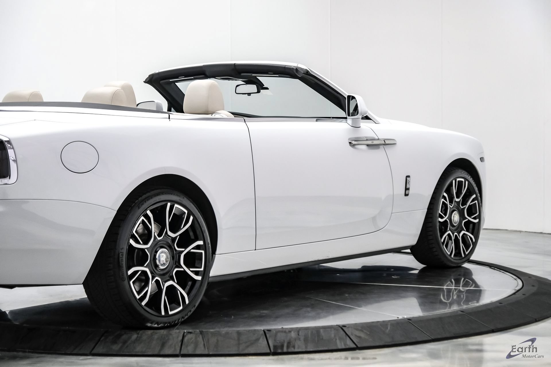 Used 2017 Rolls-Royce Dawn RWD image 24