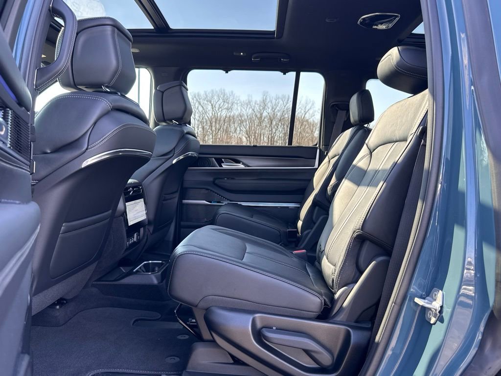 New 2026 Jeep Grand Wagoneer Summit AWD/4WD image 23
