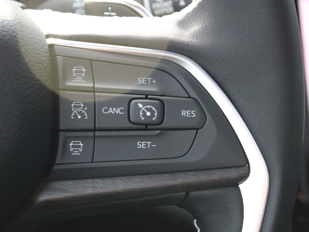 New 2025 Jeep Grand Cherokee Limited w/ Trailer Tow Package image 16