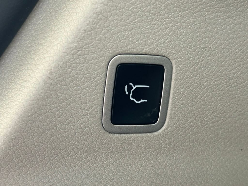 Used 2022 Chrysler Pacifica Touring-L image 57