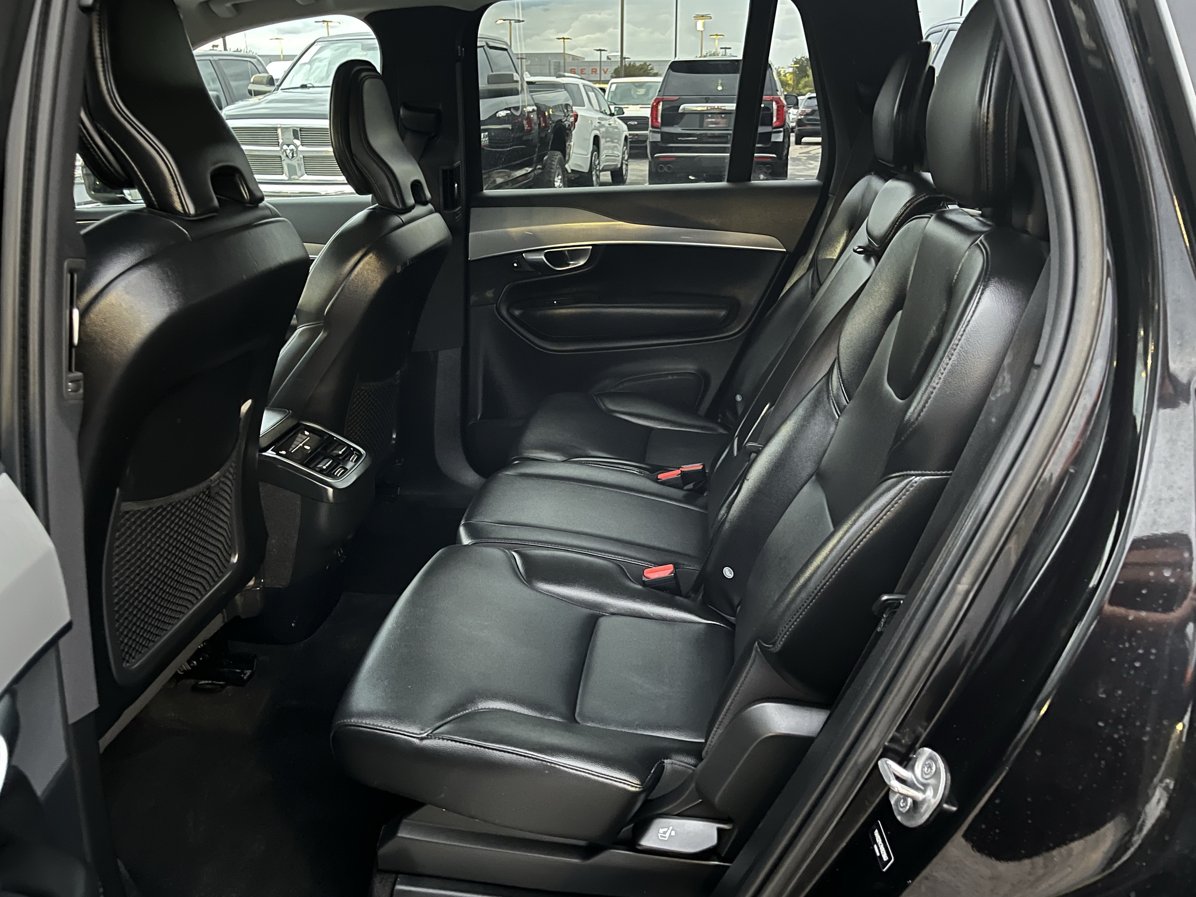 Used 2022 Volvo XC90 T5 Momentum AWD/4WD image 32