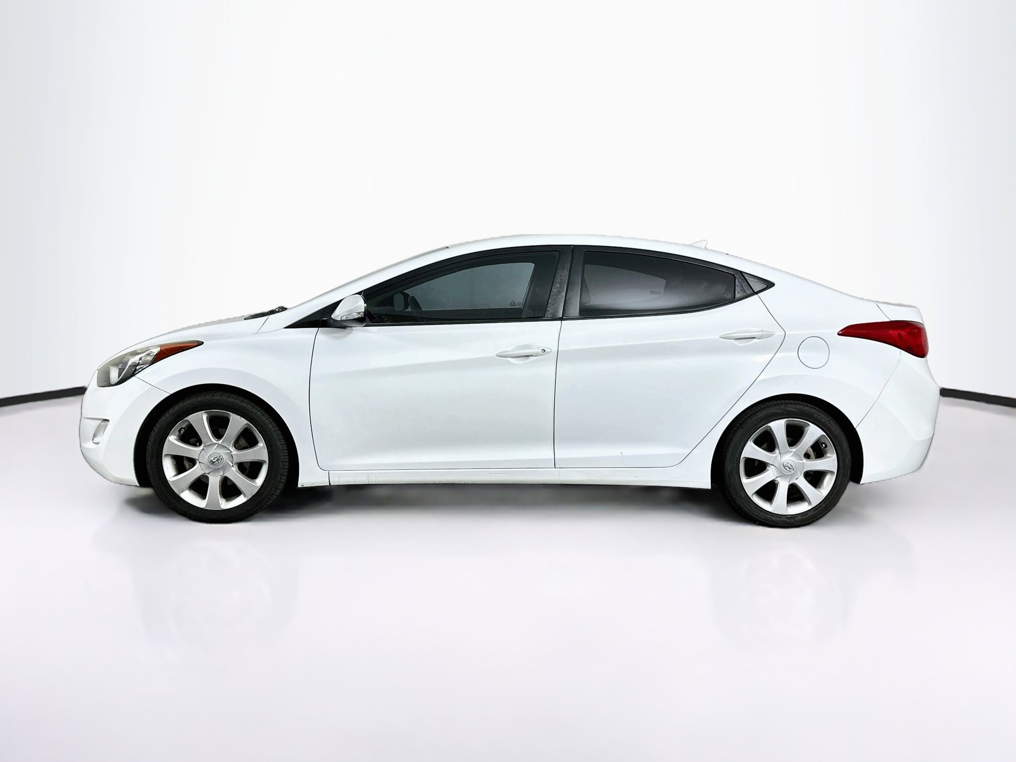 Used 2013 Hyundai Elantra Limited FWD image 4