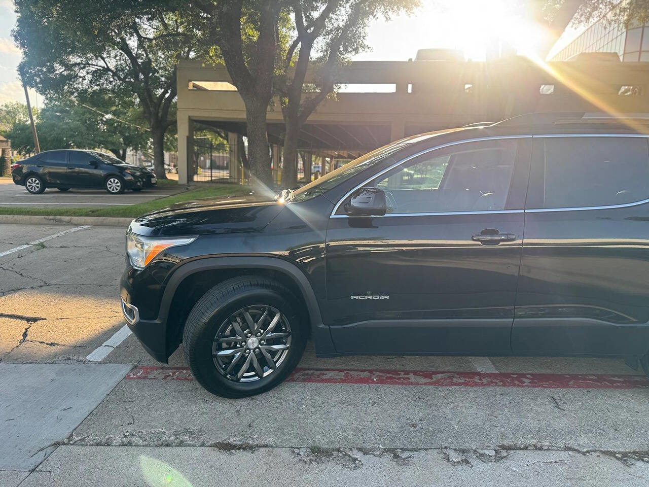 Used 2018 GMC Acadia SLT FWD image 4