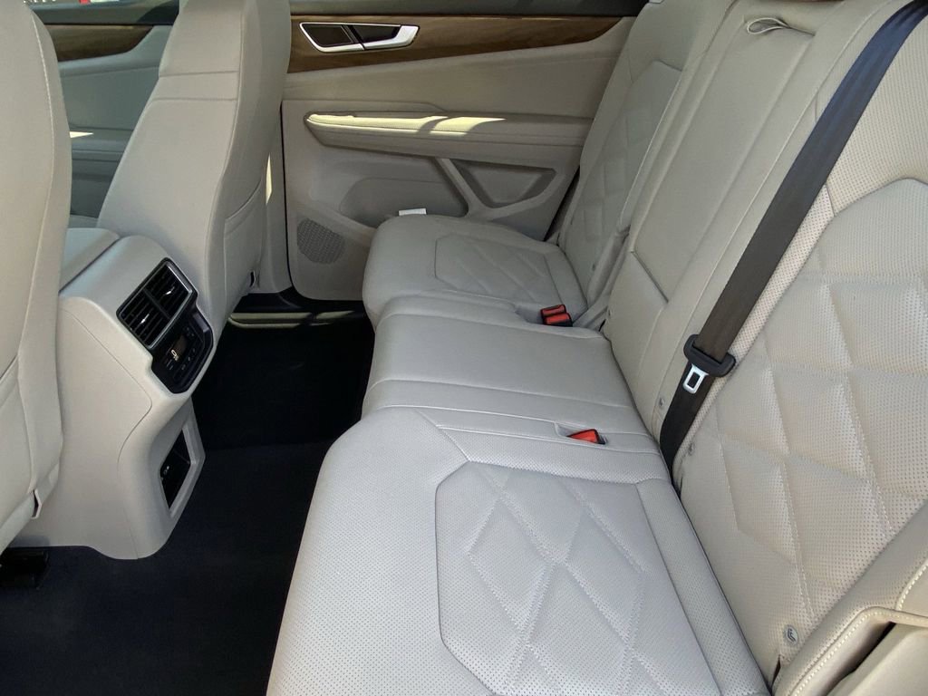 Used 2025 Volkswagen Atlas SE image 21