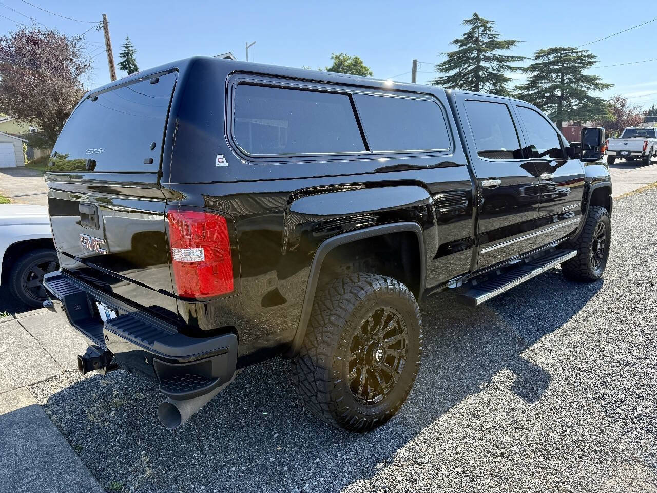 Used 2019 GMC Sierra 3500 Denali w/ Suspension Package, Off-Road AWD/4WD image 6