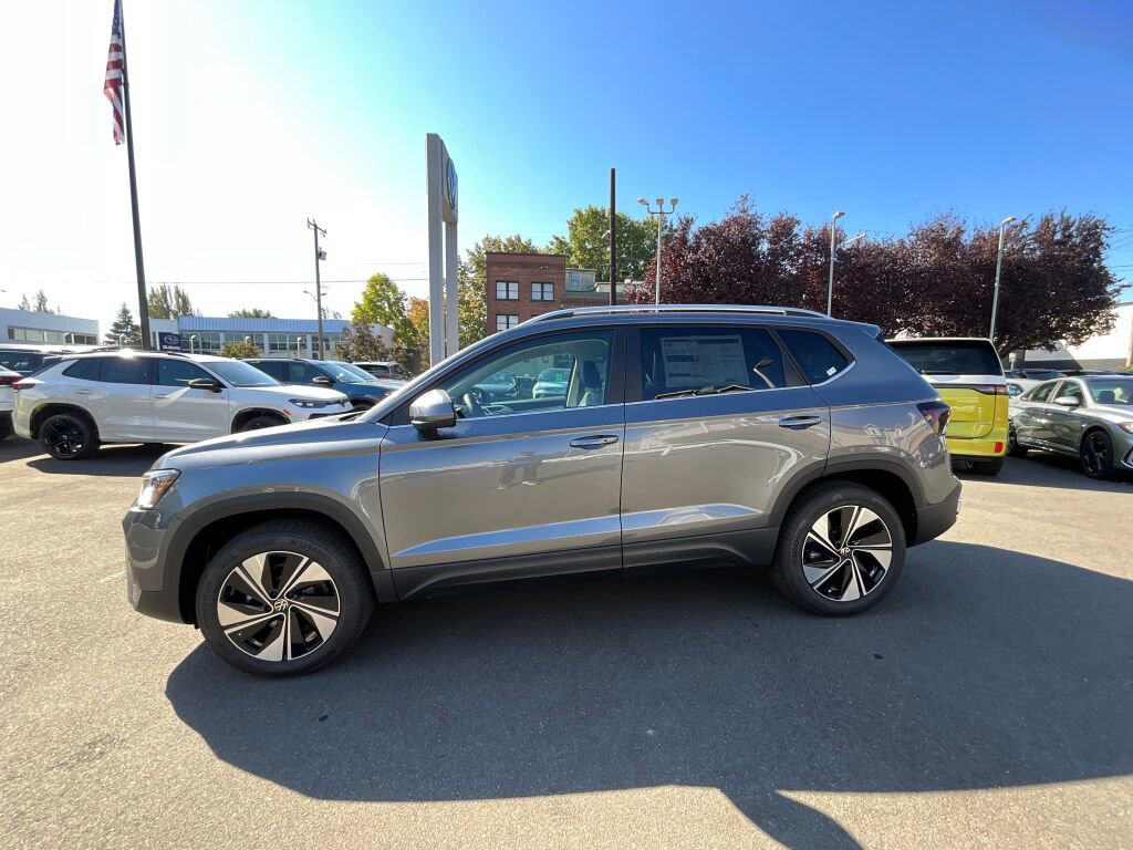 New 2025 Volkswagen Taos SE image 4