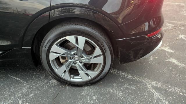 Used 2021 Audi e-tron Prestige image 10