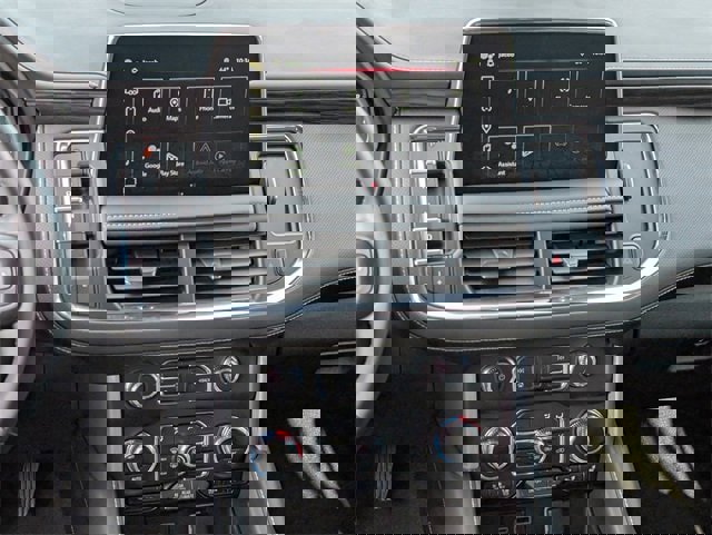 Used 2024 GMC Yukon SLT w/ SLT Luxury Package image 12