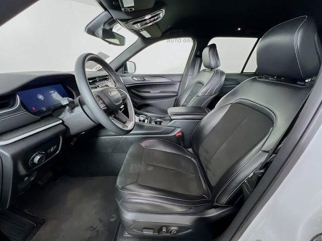 Used 2024 Jeep Grand Cherokee Altitude RWD image 10