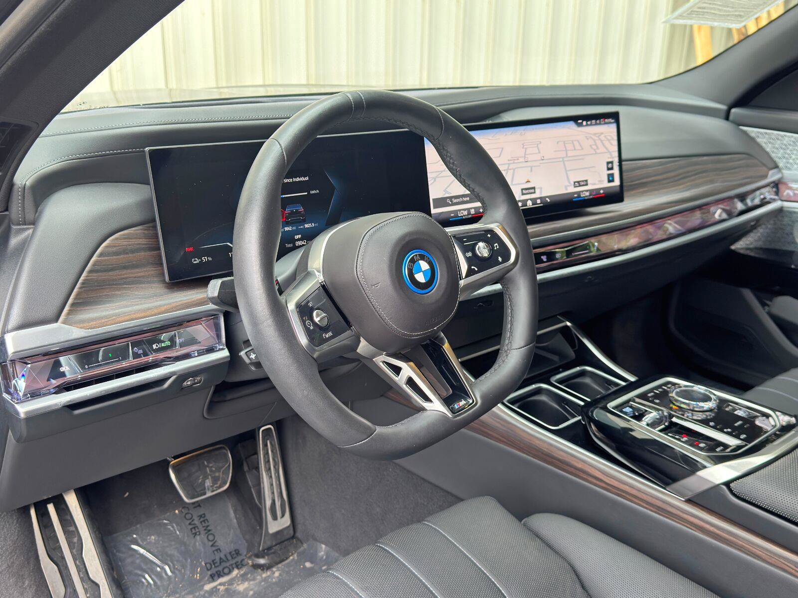 Used 2023 BMW i7 xDrive60 w/ Executive Package 2 AWD/4WD image 15