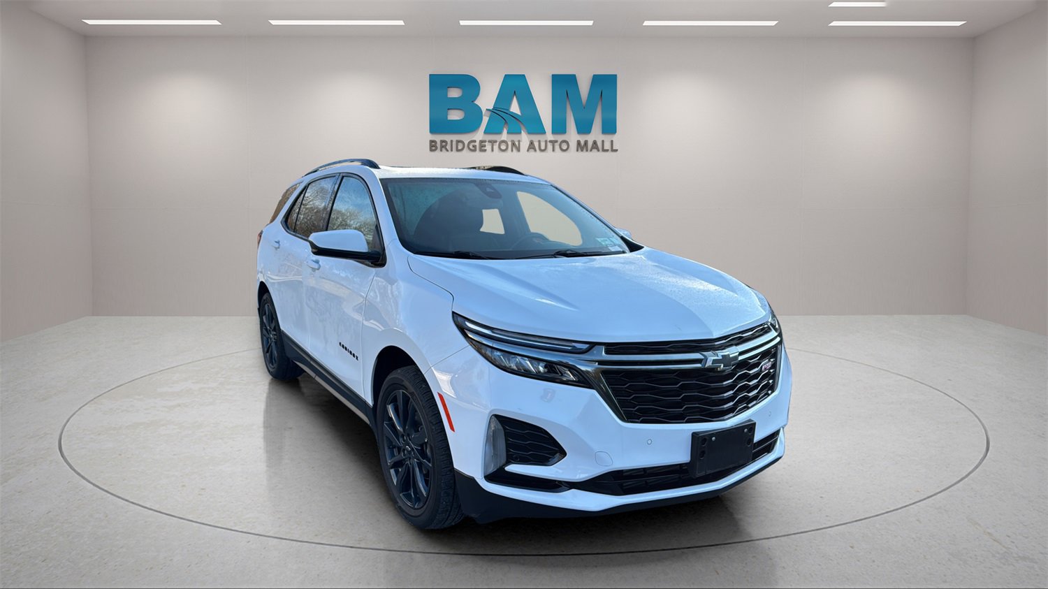 Used 2022 Chevrolet Equinox RS w/ LPO, Floor Liner Package image 2