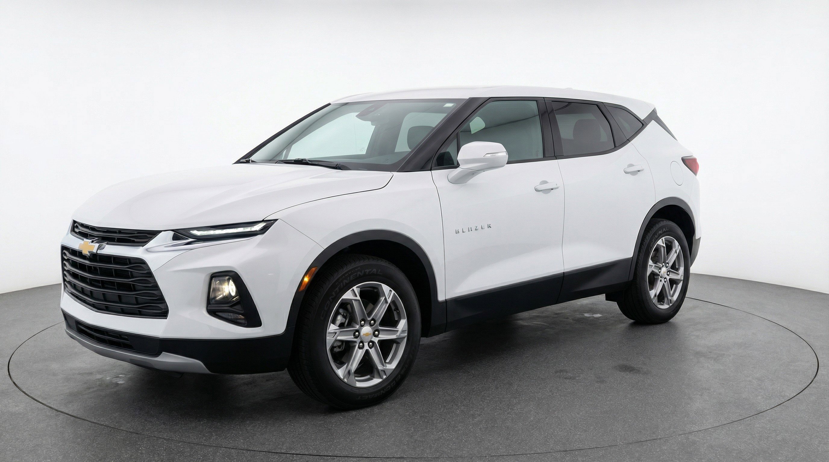 Used 2025 Chevrolet Blazer LT image 3