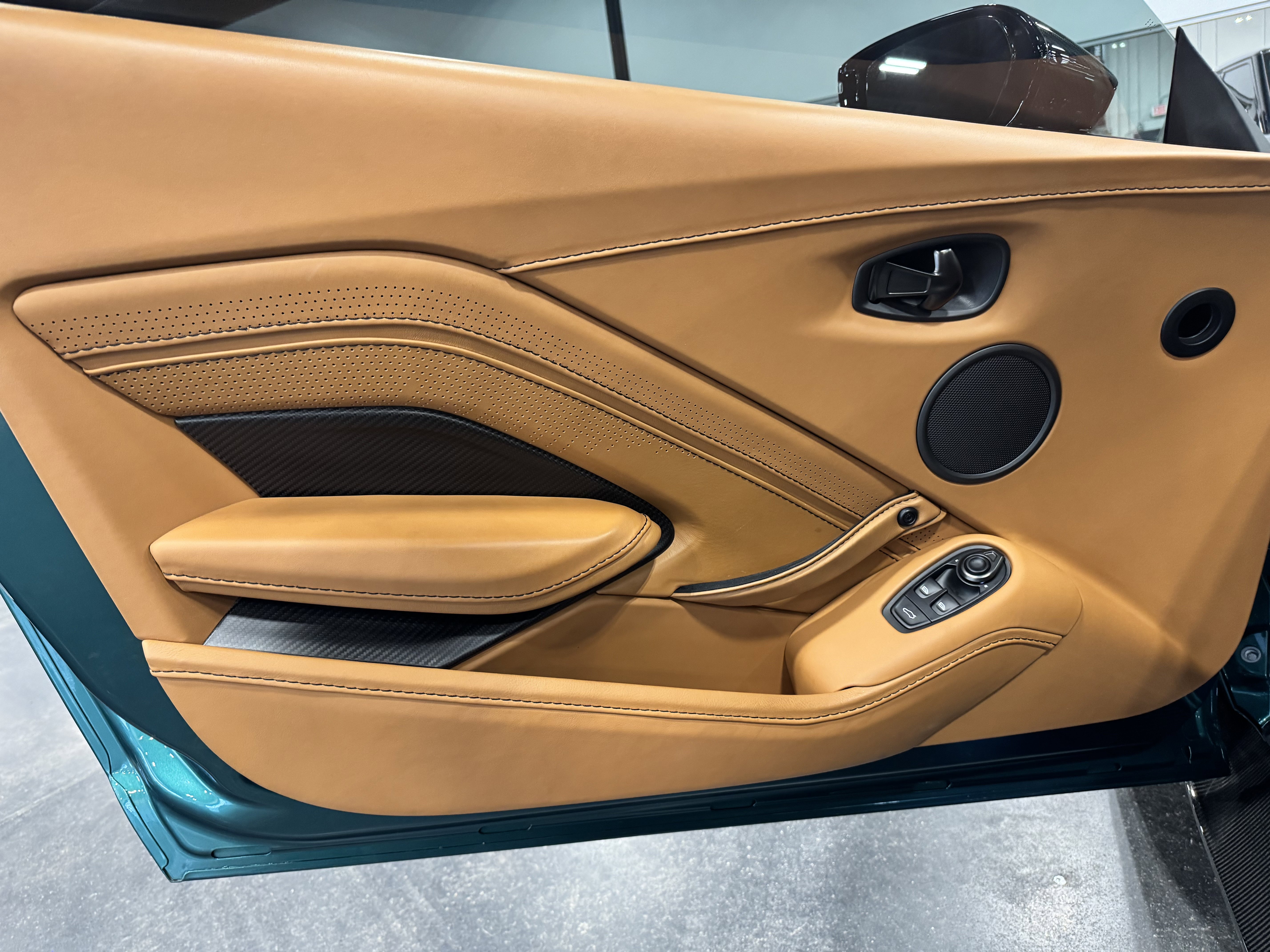 Used 2023 Aston Martin V12 Vantage V12 image 30