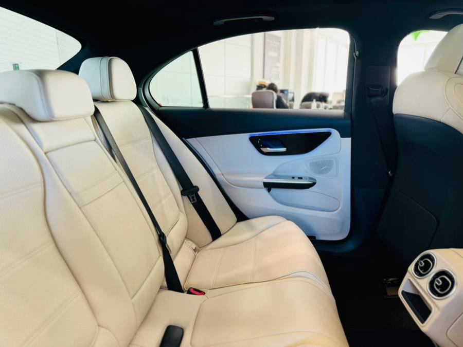 Used 2025 Mercedes-Benz C 300 4MATIC Sedan image 24