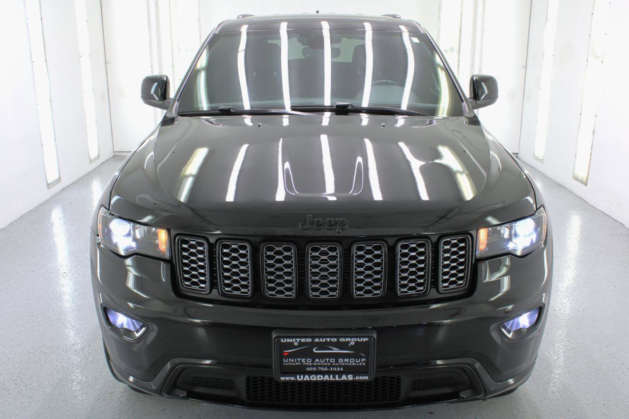 Used 2019 Jeep Grand Cherokee Altitude AWD/4WD image 3