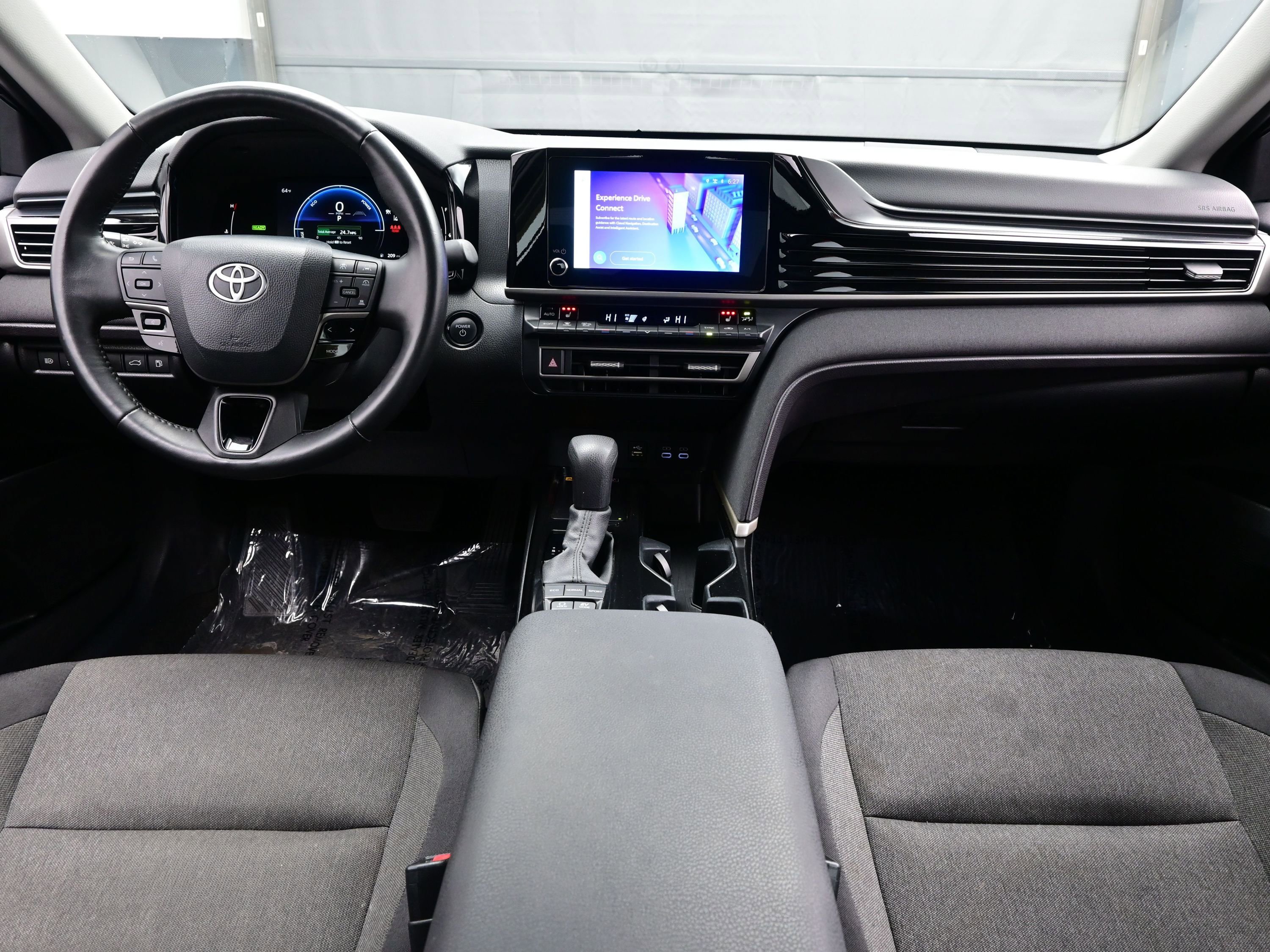 Used 2025 Toyota Camry LE w/ Convenience Package image 17