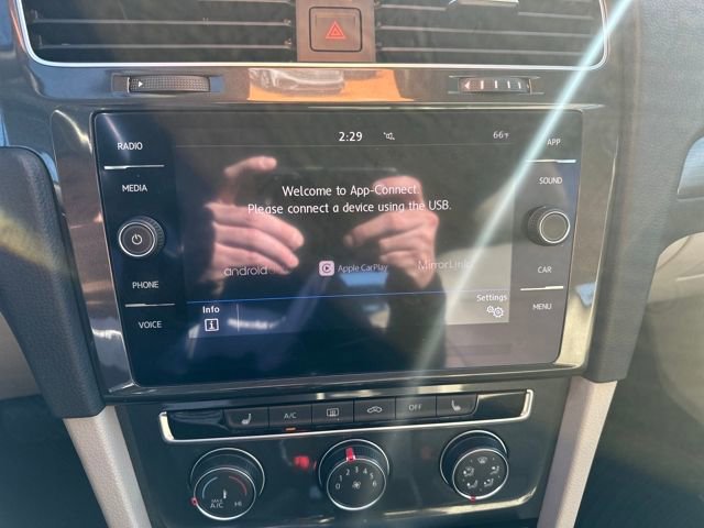 Certified 2019 Volkswagen Golf SE w/ Driver Assistance Package image 27