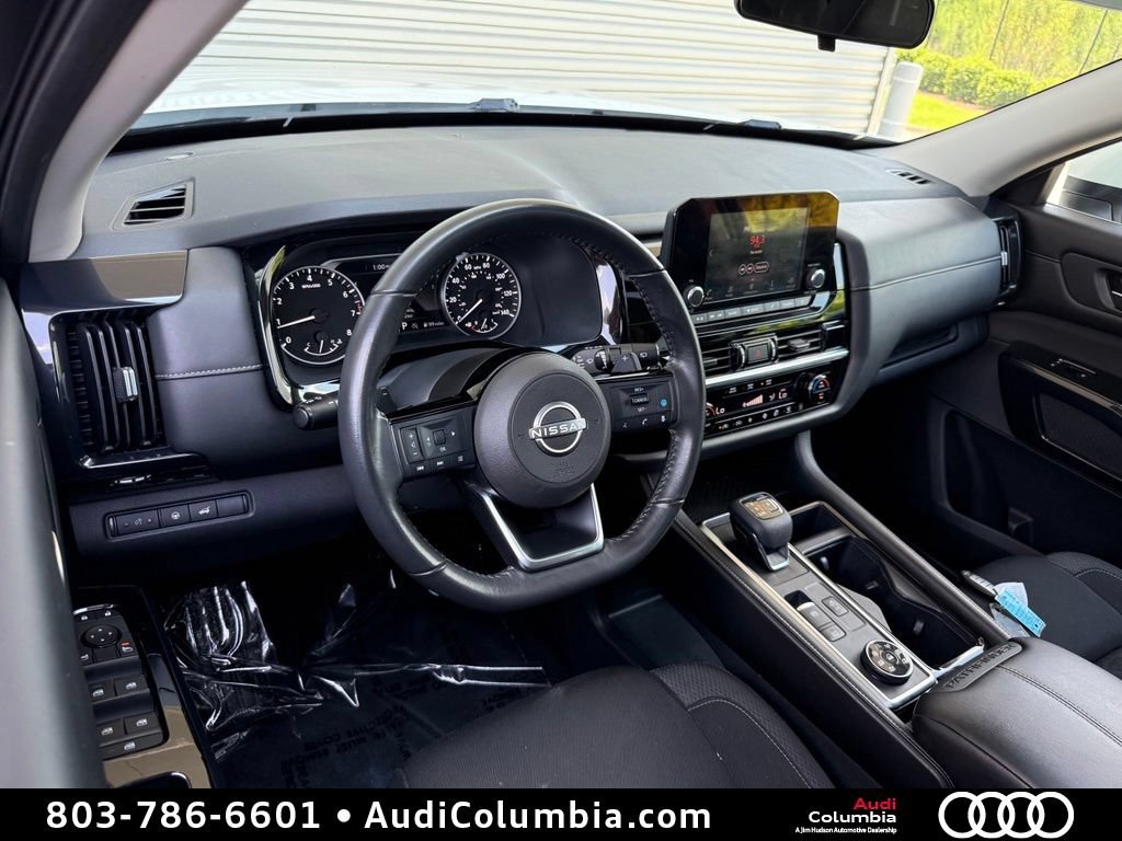 Used 2022 Nissan Pathfinder SV w/ SV Premium Package AWD/4WD image 3