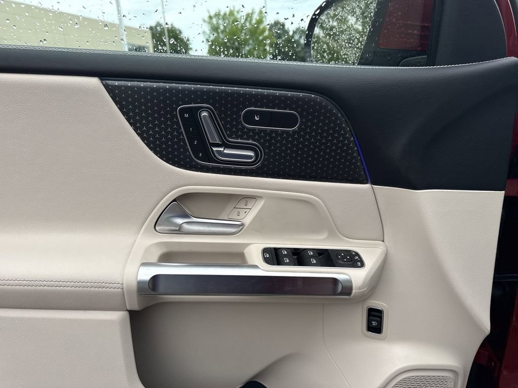 New 2025 Mercedes-Benz GLB 250 image 24