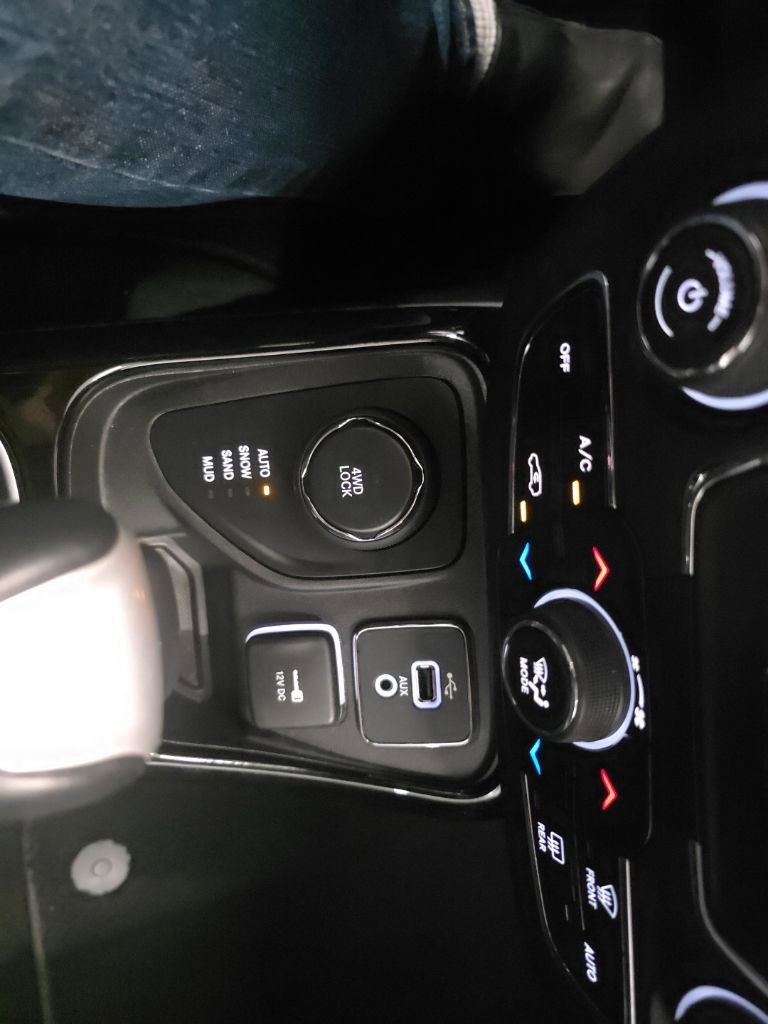 Used 2018 Jeep Compass Limited AWD/4WD image 19