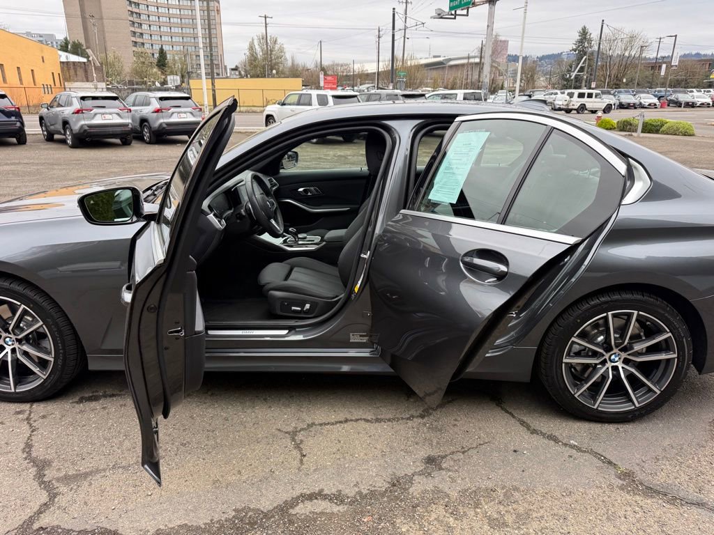 Used 2020 BMW 330i xDrive Sedan w/ Driving Assistance Package image 17