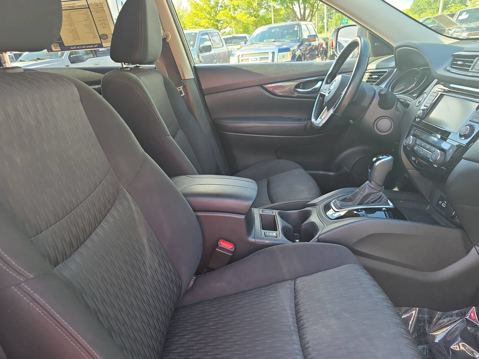 Used 2020 Nissan Rogue SV FWD image 10