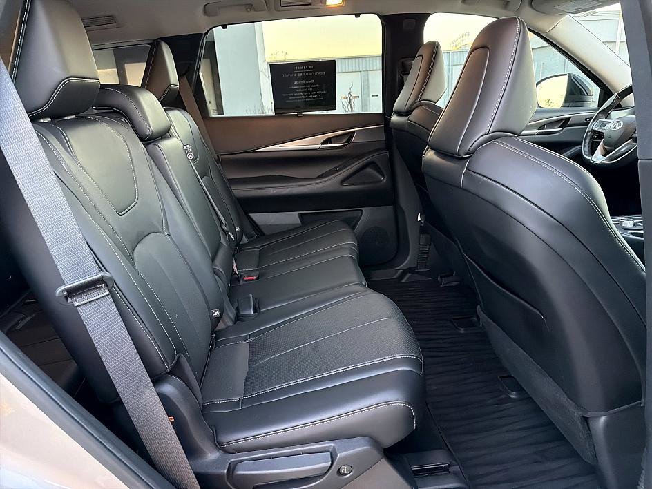 Certified 2023 INFINITI QX60 Luxe w/ Cargo Package image 21