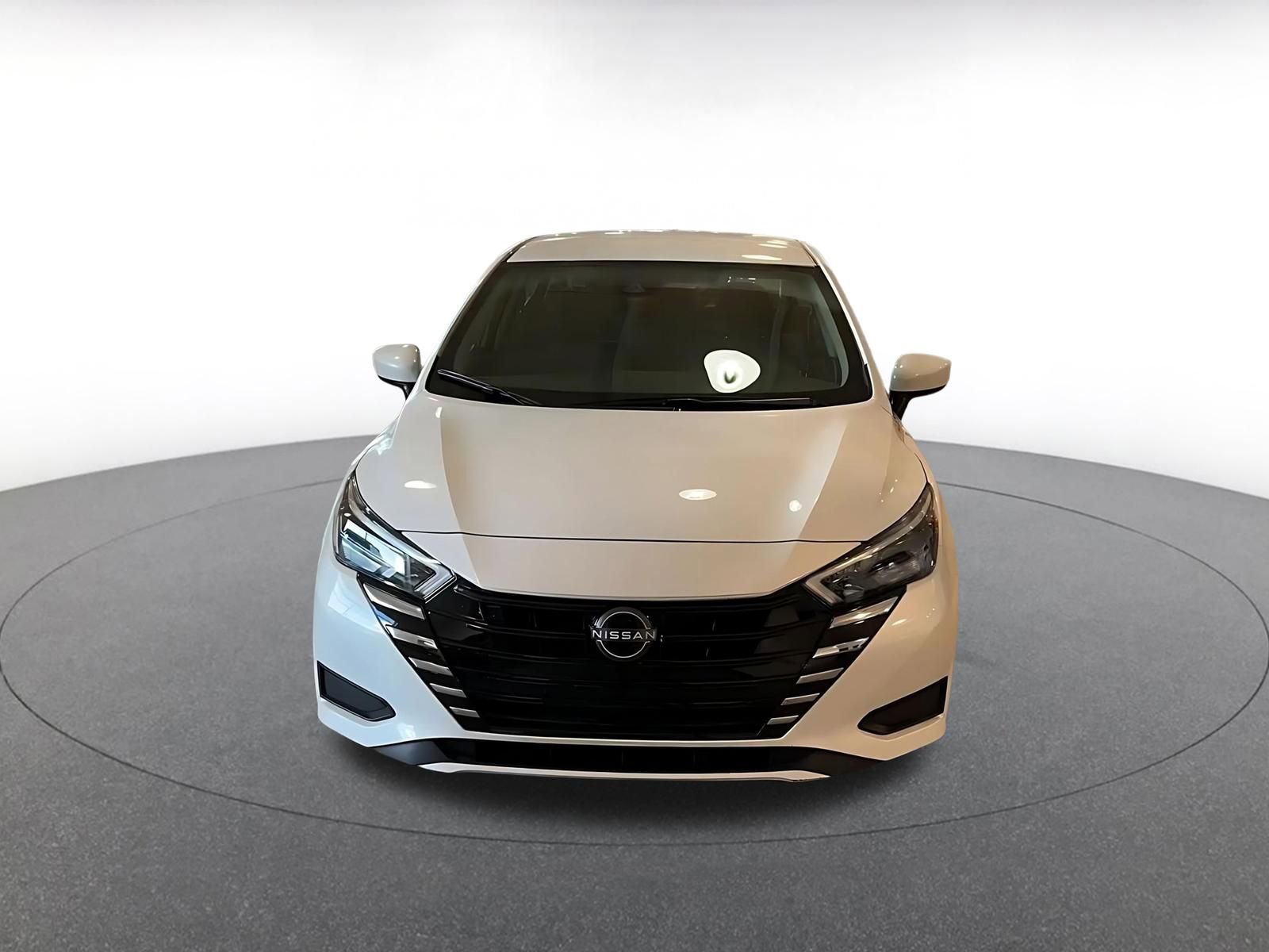 Used 2025 Nissan Versa SV image 4