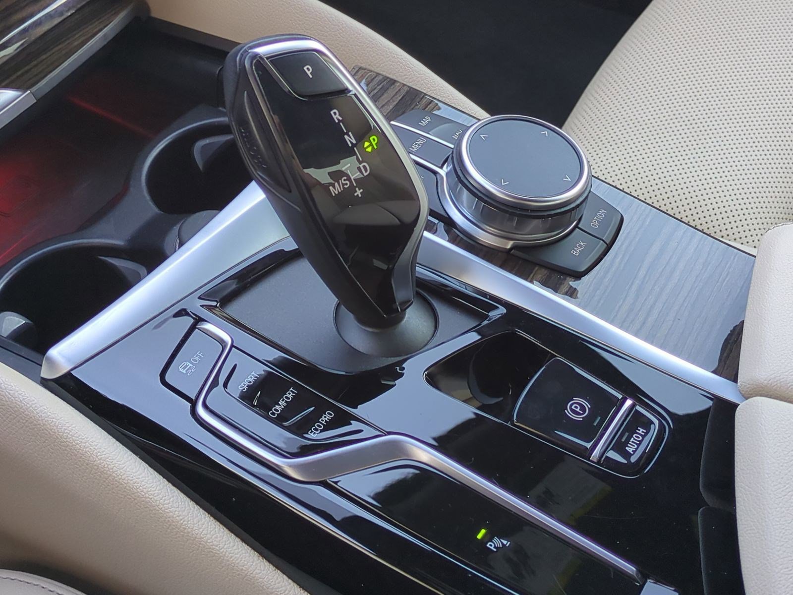 Used 2023 BMW 540i xDrive w/ Premium Package image 26